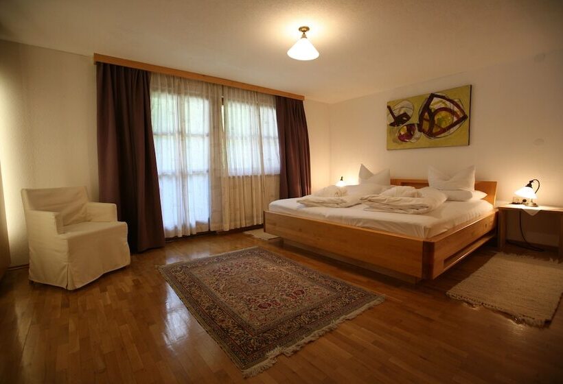 سوییت لوکس, Bio Hotel Saladina