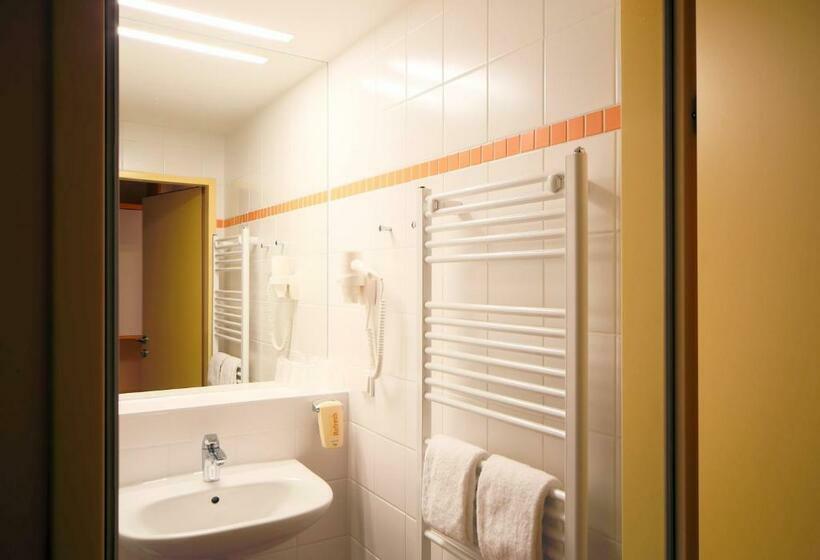 اتاق پنج‌تخته استاندارد, Jufa Hotel Planneralm
