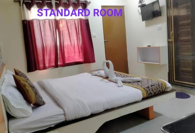 اتاق استاندارد با تخت بزرگ, Swimming Pool Hotel Corel Suites Puri Official