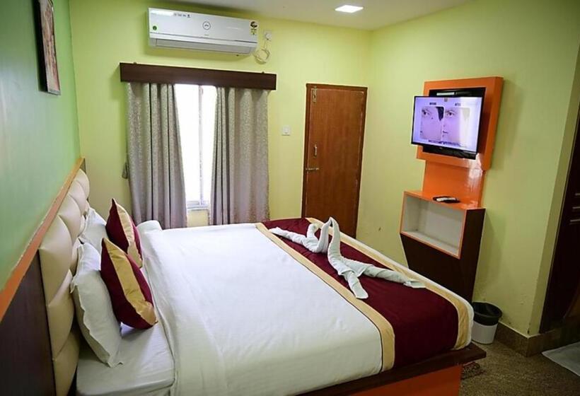 اتاق استاندارد با تخت بزرگ, Swimming Pool Hotel Corel Suites Puri Official