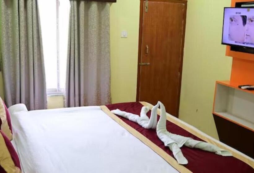اتاق استاندارد با تخت بزرگ, Swimming Pool Hotel Corel Suites Puri Official