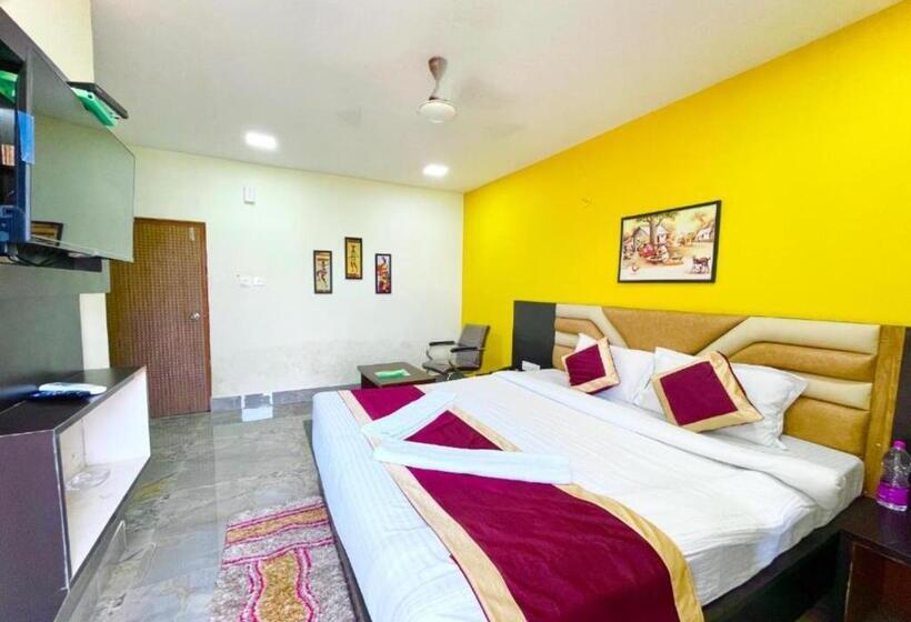 اتاق خانوادگی, Swimming Pool Hotel Corel Suites Puri Official