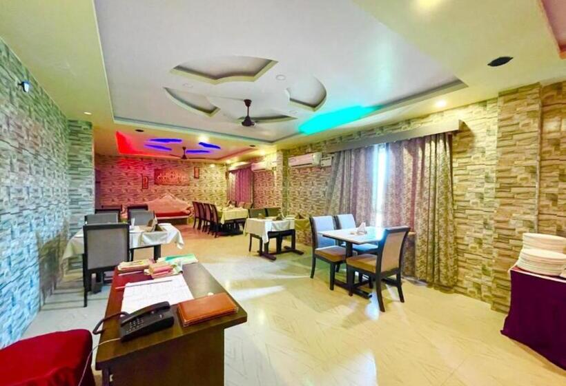 اتاق خانوادگی, Swimming Pool Hotel Corel Suites Puri Official