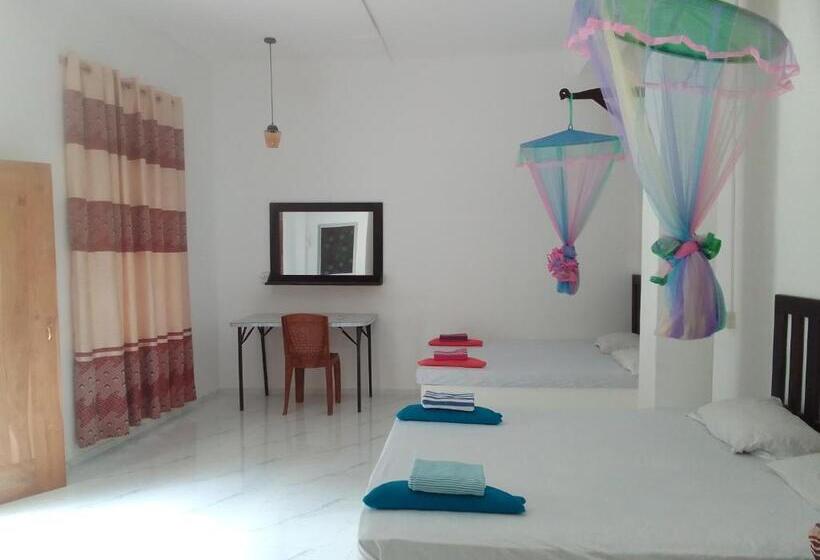 اتاق خانوادگی, White House Udawalawe