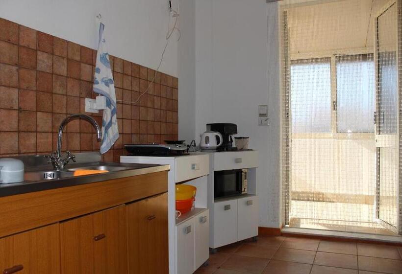 اتاق استاندارد سه نفره, Alghero Budget