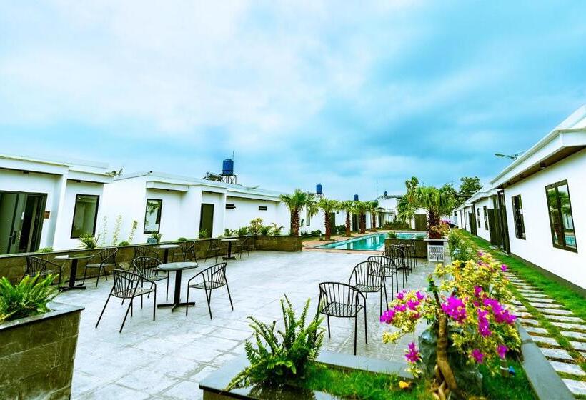 اتاق استاندارد با چشم‌انداز استخر, Heddin Homestay