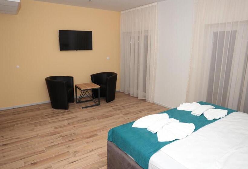 اتاق لوکس با بالکن, Swiss Apartmani