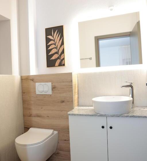 اتاق لوکس با بالکن, Swiss Apartmani
