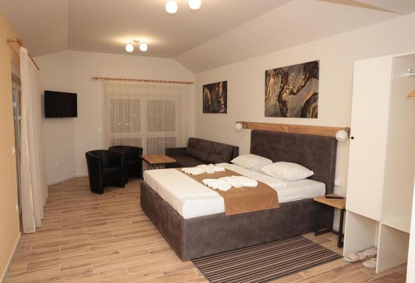 اتاق لوکس سه تخته, Swiss Apartmani
