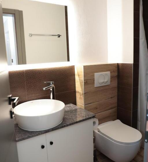 اتاق لوکس سه تخته, Swiss Apartmani