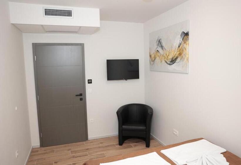 اتاق لوکس سه تخته, Swiss Apartmani