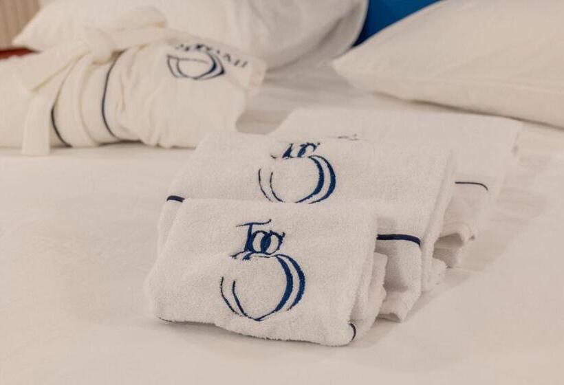 اتاق استاندارد چهارنفره با بالکن, Taggami B&b