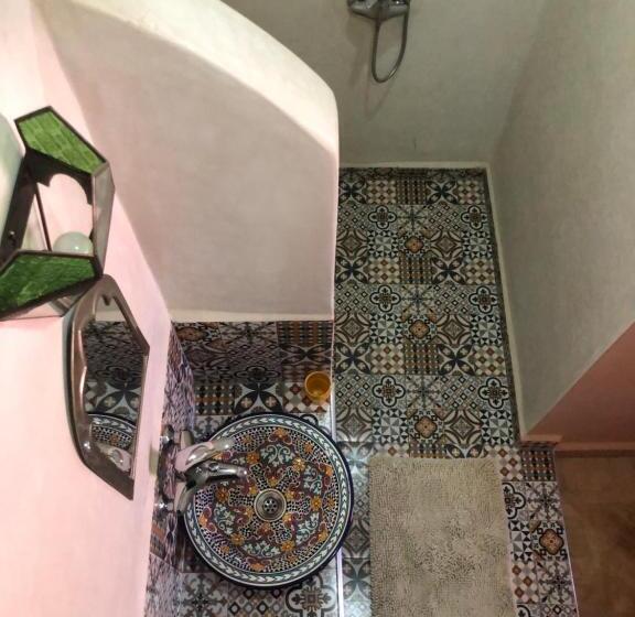 اتاق استاندارد سه نفره, Riad Tania Mozaik