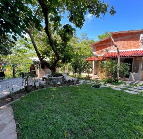 اتاق استاندارد چهارنفره با بالکن, Hostel Sossego Do Garças