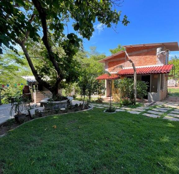 اتاق استاندارد چهارنفره با بالکن, Hostel Sossego Do Garças