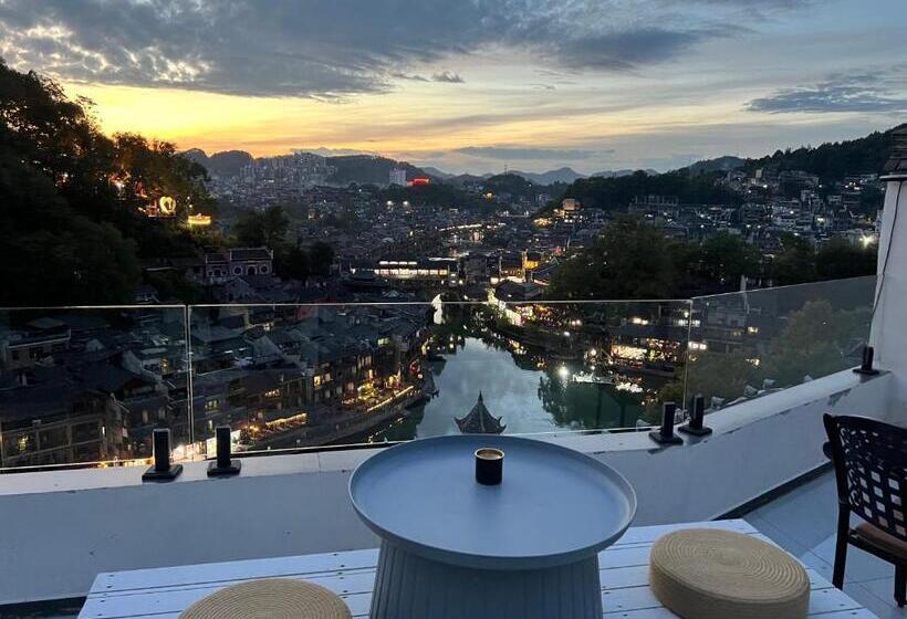 سوئیت با چشم‌انداز رودخانه, Phoenix Best River View B&b