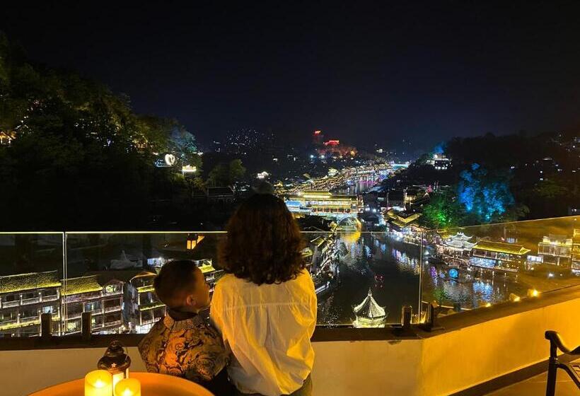 سوئیت با چشم‌انداز رودخانه, Phoenix Best River View B&b