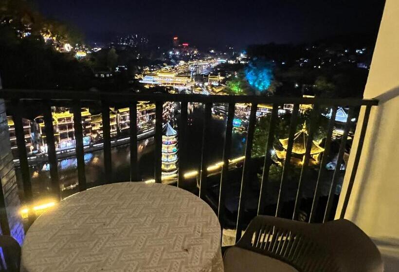 سوئیت با چشم‌انداز رودخانه, Phoenix Best River View B&b