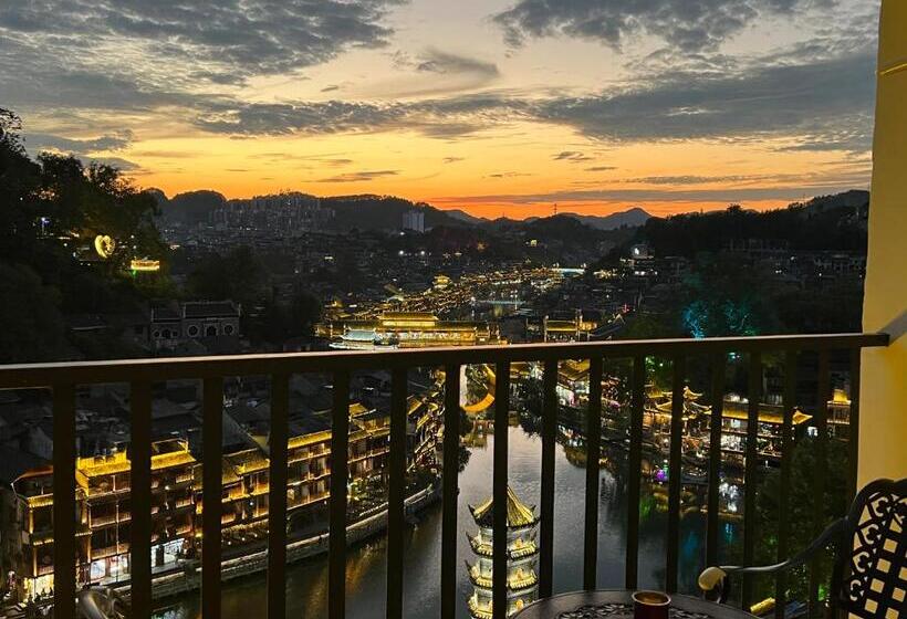 اتاق خانوادگی, Phoenix Best River View B&b