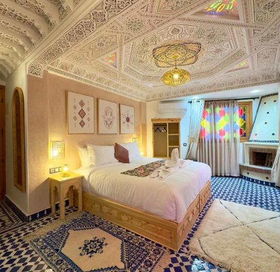 اتاق سوپریور با تخت بزرگ, Dar Md