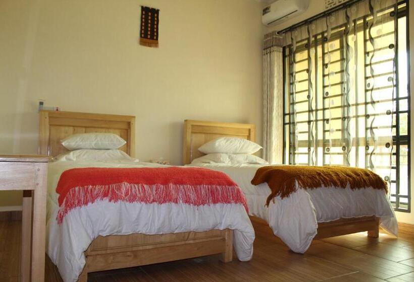 اتاق استاندارد با بالکن, The Little Home