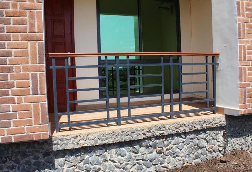اتاق استاندارد یک تخته با بالکن, The Little Home