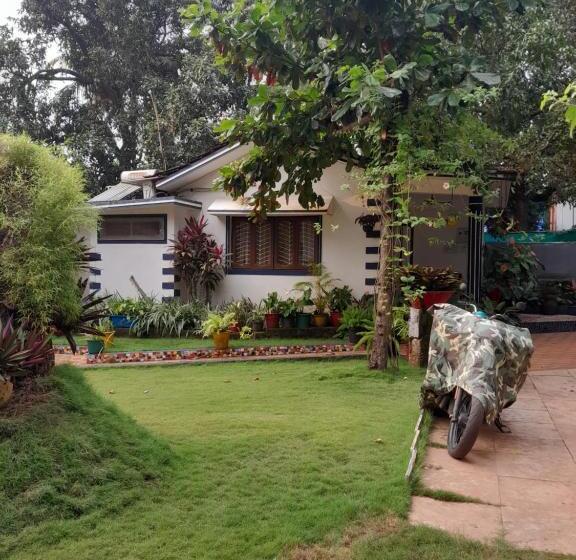 اتاق استاندارد با چشم‌انداز باغ, Atharva Holiday Homes