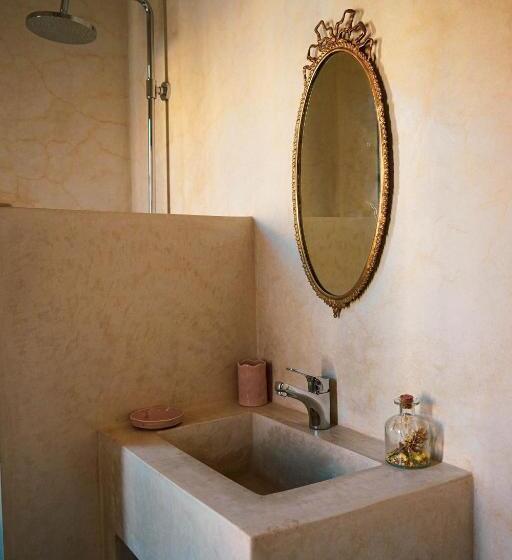 اتاق لوکس با چشم‌انداز دریا, Loued Surf Lodge