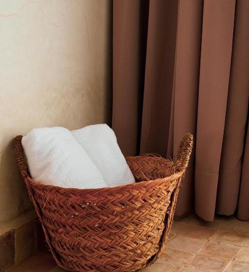 اتاق لوکس با چشم‌انداز دریا, Loued Surf Lodge