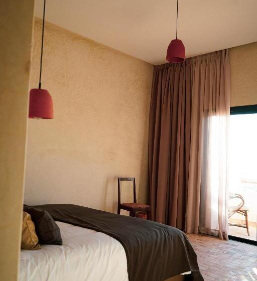 اتاق سه نفره سوپریور با چشم‌انداز دریا, Loued Surf Lodge