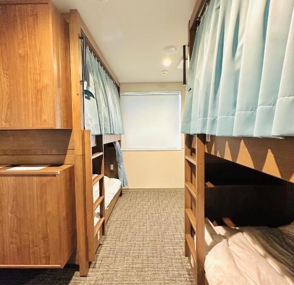 Четырехместный номер эконом класса с общей ванной комнатой, Kyoto Guesthouse Hive
