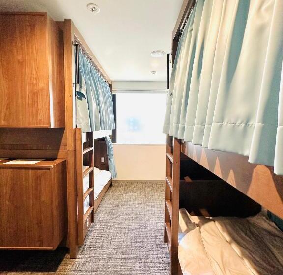 Четырехместный номер эконом класса с общей ванной комнатой, Kyoto Guesthouse Hive
