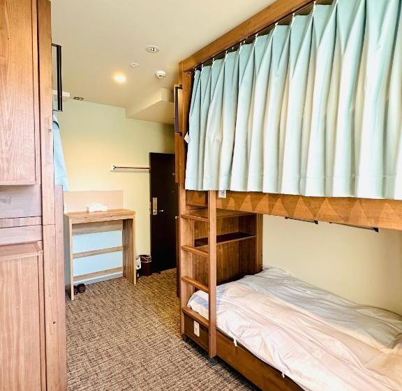 Четырехместный номер эконом класса с общей ванной комнатой, Kyoto Guesthouse Hive