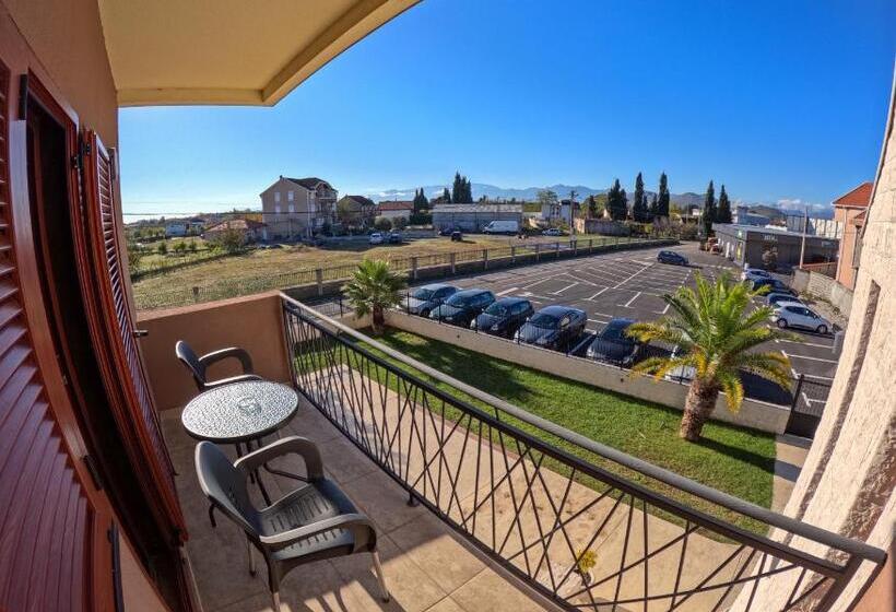 اتاق لوکس با بالکن, Motel Zeta Lux