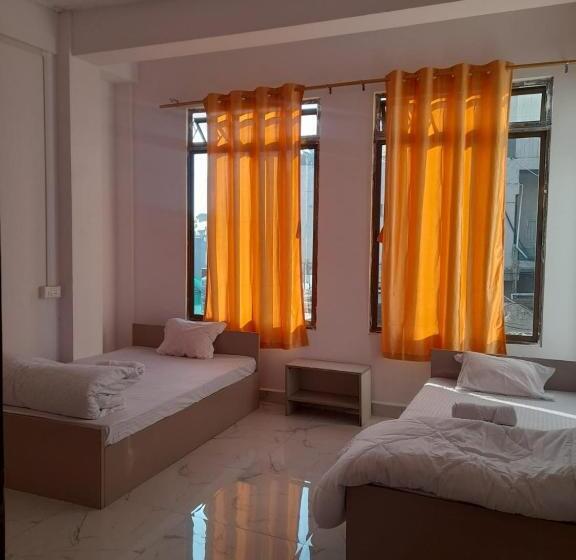 اتاق استاندارد سه نفره, The Lushai Inn, Aizwal