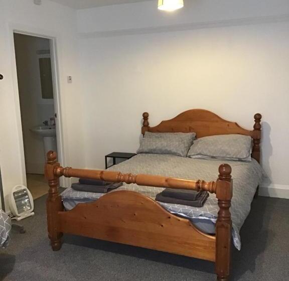 اتاق استاندارد, The New Juniper Berry Pub & Guest Rooms