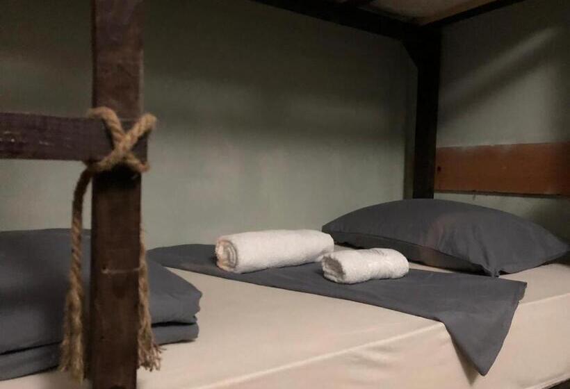 تختخواب در اتاق مشترک, Hostel Nënë Terezës