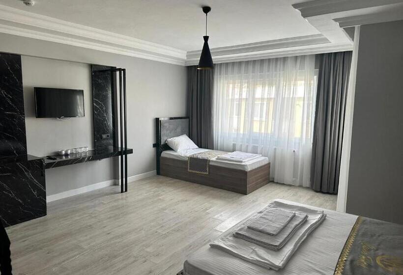 اتاق استاندارد سه تخته با بالکن, Cevvo