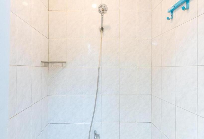 اتاق استاندارد سه تخته با سرویس بهداشتی مشترک, Reddoorz @ Cristina S Hideaway Resort Tanay