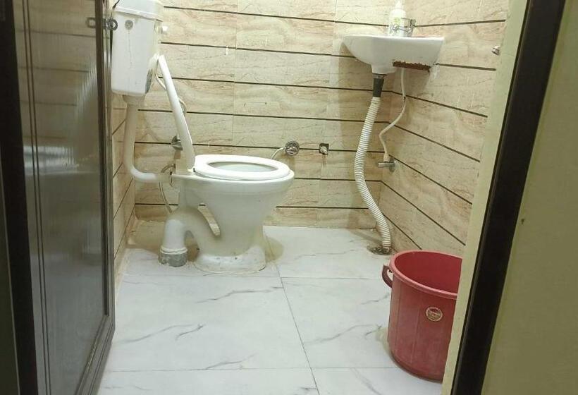 اتاق کلاسیک سه تخته, Gracious Guest House