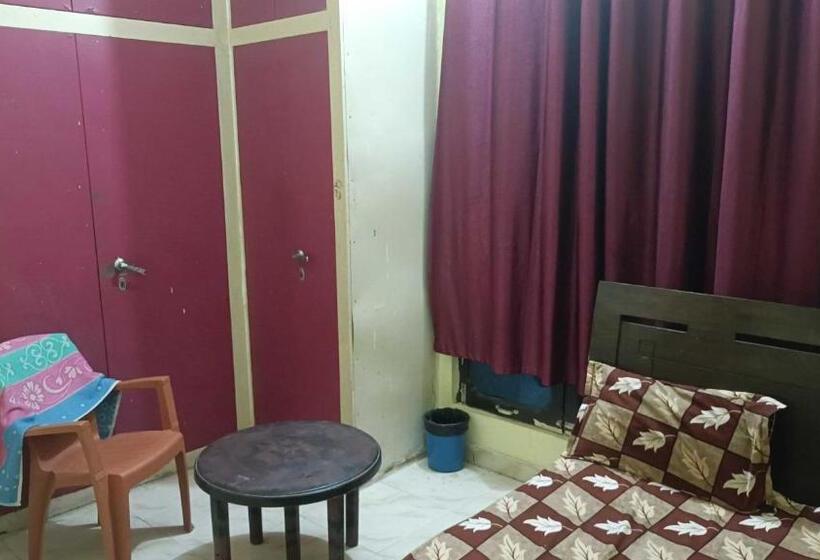 اتاق کلاسیک سه تخته, Gracious Guest House