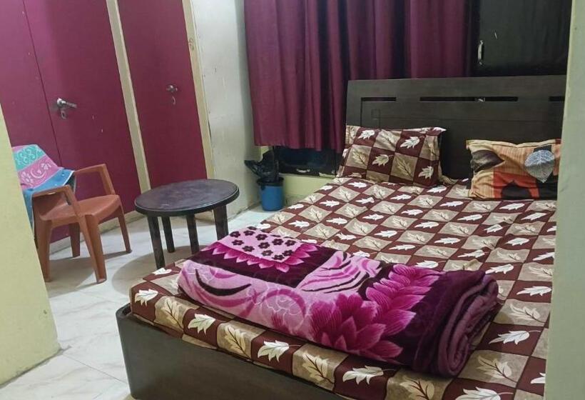 اتاق کلاسیک سه تخته, Gracious Guest House