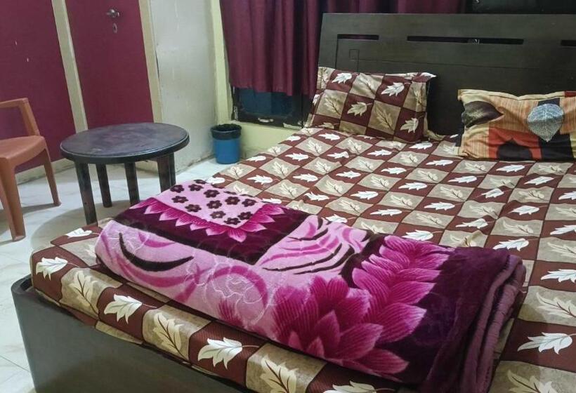 اتاق کلاسیک سه تخته, Gracious Guest House