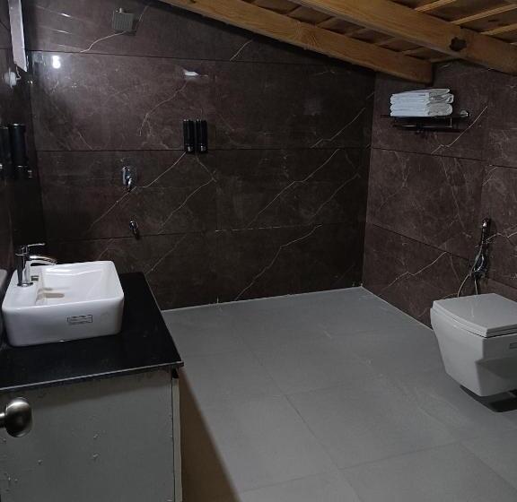 اتاق استاندارد با تخت بزرگ, Super Collection O Mall Road Nainital