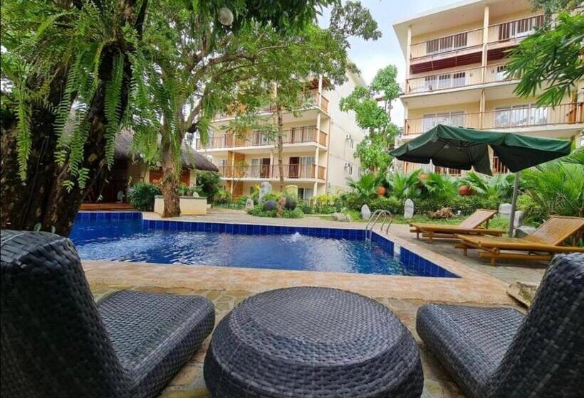 标准房带园景, Standard Room With Swimming Pool Access