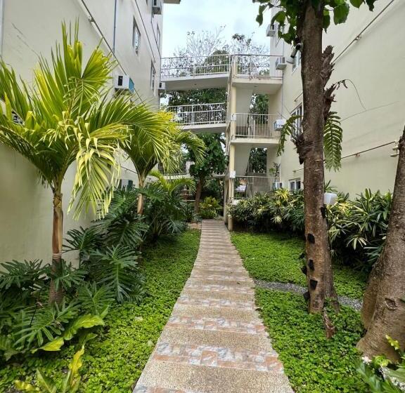 标准房带园景, Standard Room With Swimming Pool Access