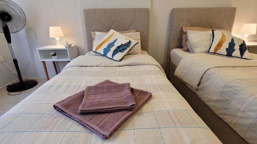 اتاق استاندارد با سرویس بهداشتی مشترک, Rooms In The Heart Of Sisli   1 Min To Metro   Shared Bathroom And Kitchen