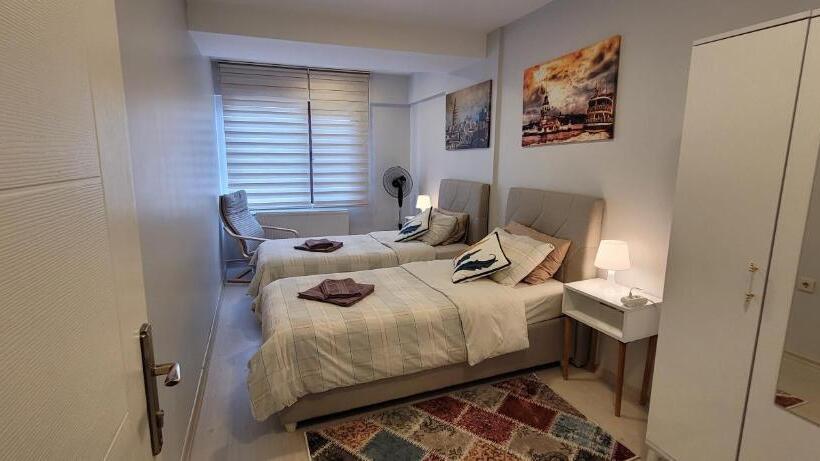 اتاق استاندارد با سرویس بهداشتی مشترک, Rooms In The Heart Of Sisli   1 Min To Metro   Shared Bathroom And Kitchen