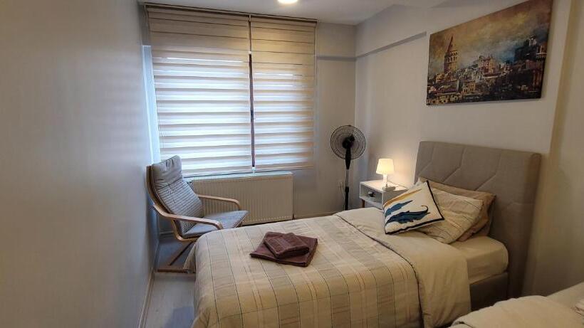 اتاق استاندارد با سرویس بهداشتی مشترک, Rooms In The Heart Of Sisli   1 Min To Metro   Shared Bathroom And Kitchen