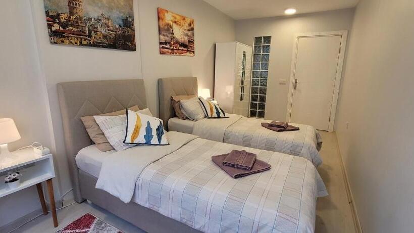 اتاق استاندارد با سرویس بهداشتی مشترک, Rooms In The Heart Of Sisli   1 Min To Metro   Shared Bathroom And Kitchen